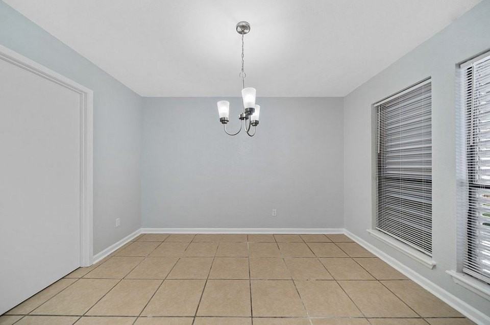 7021 Rivergate Dr - Photo 5 of 19