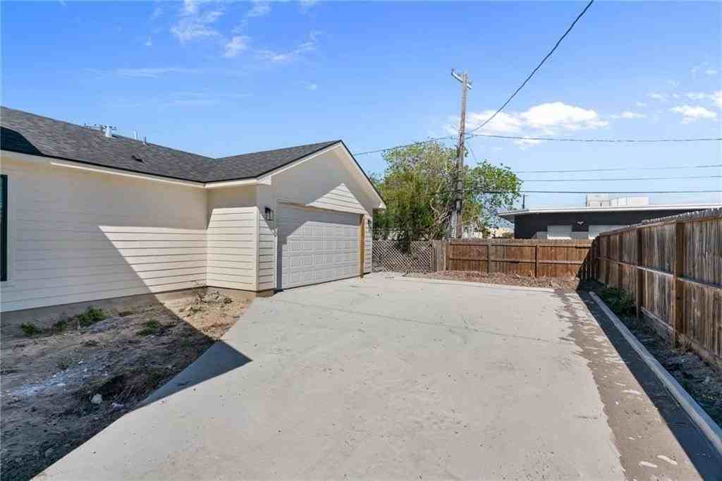 530 Cole St - Photo 4 of 20