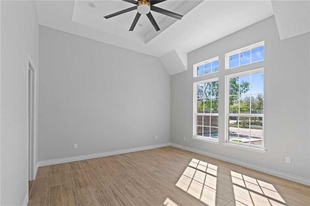 530 Cole St - Photo 6 of 20