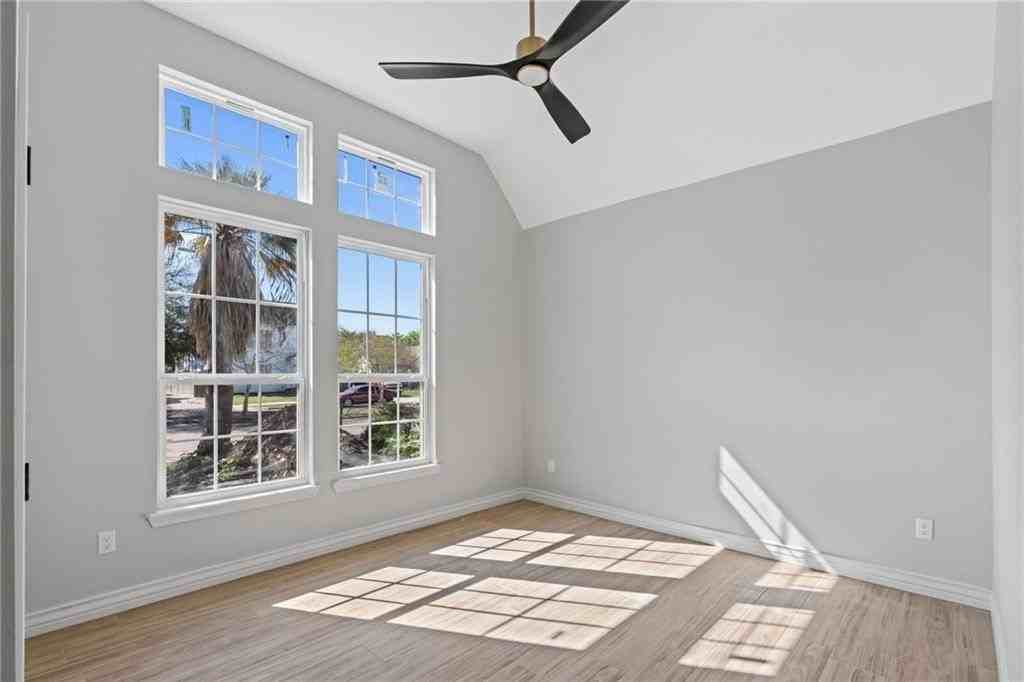 530 Cole St - Photo 7 of 20
