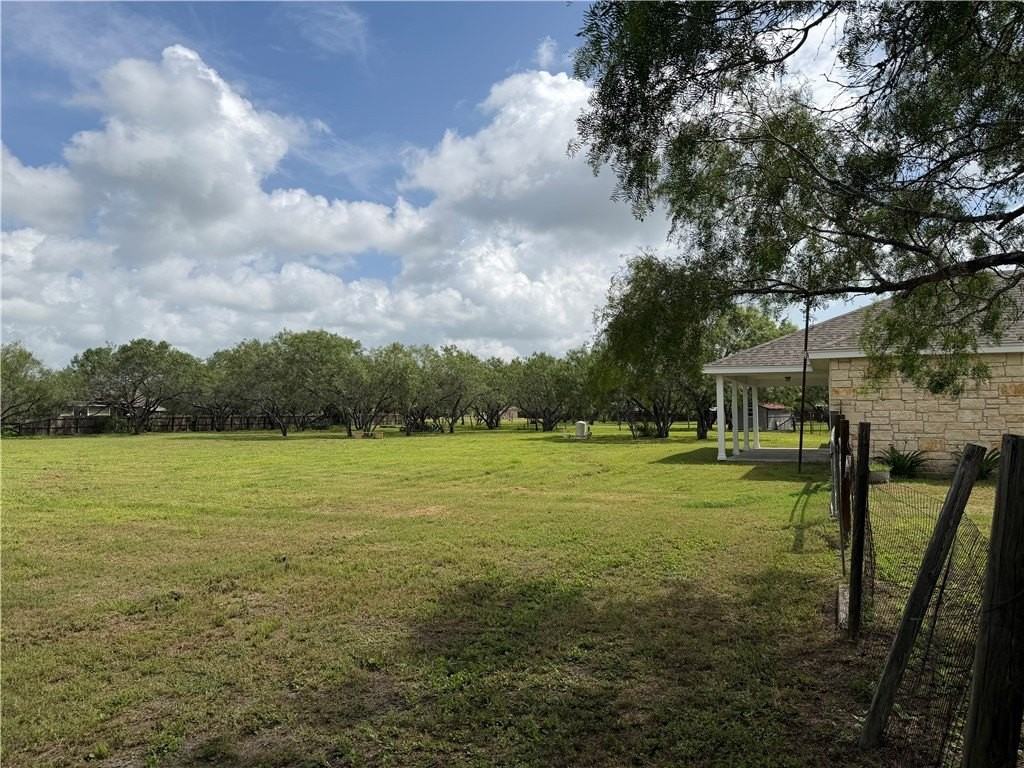 5758 Grand Lake Cir - Photo 3 of 40