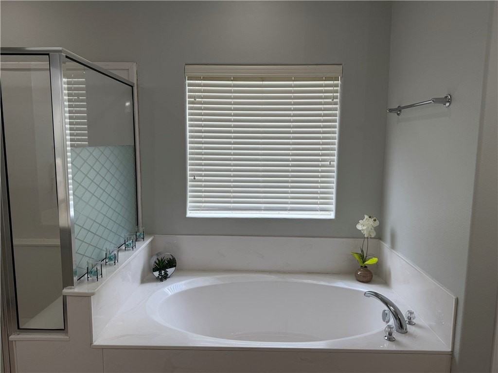 5758 Grand Lake Cir - Photo 6 of 40