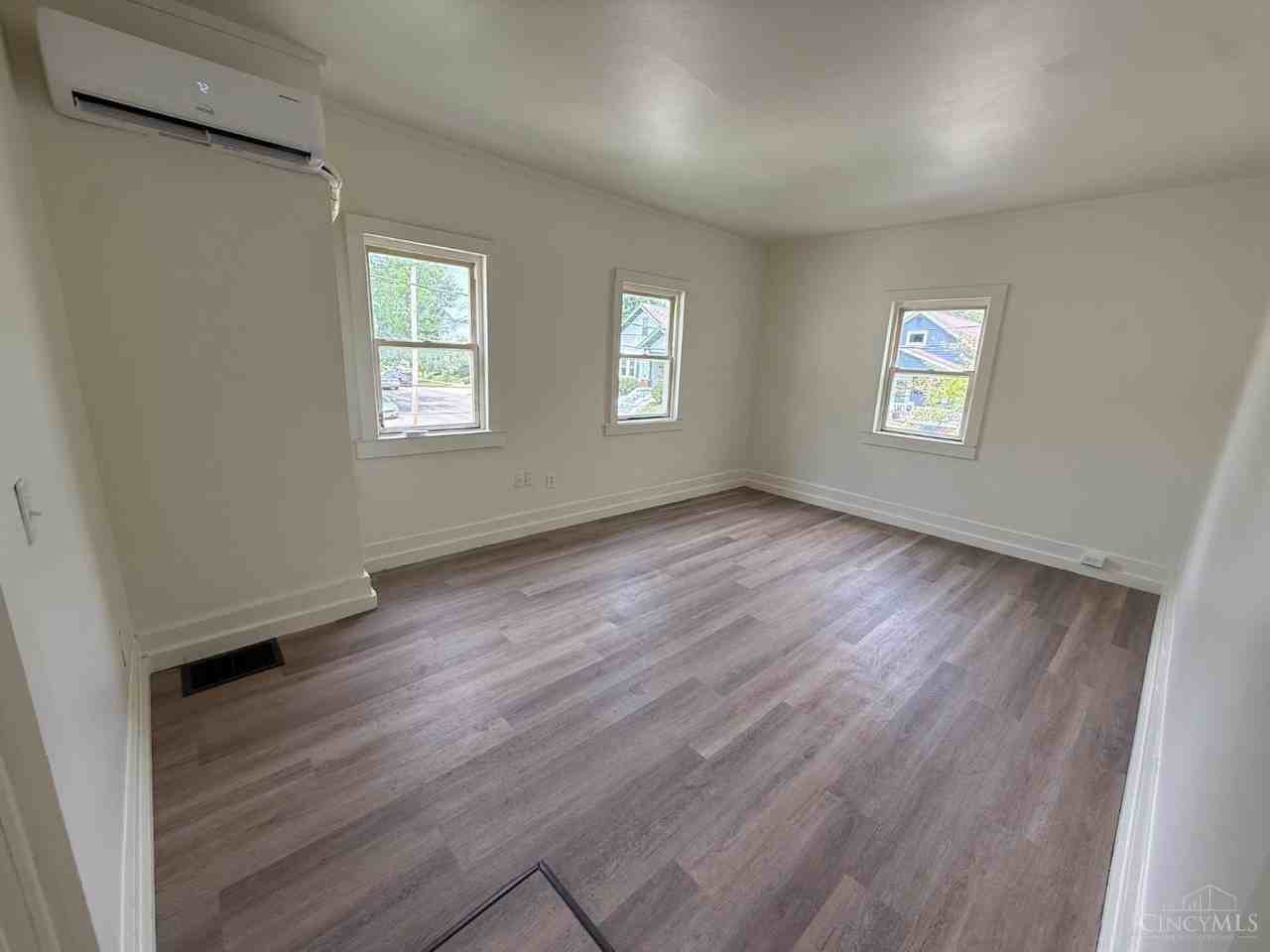 445 E Silver St #3 - Photo 5 of 17