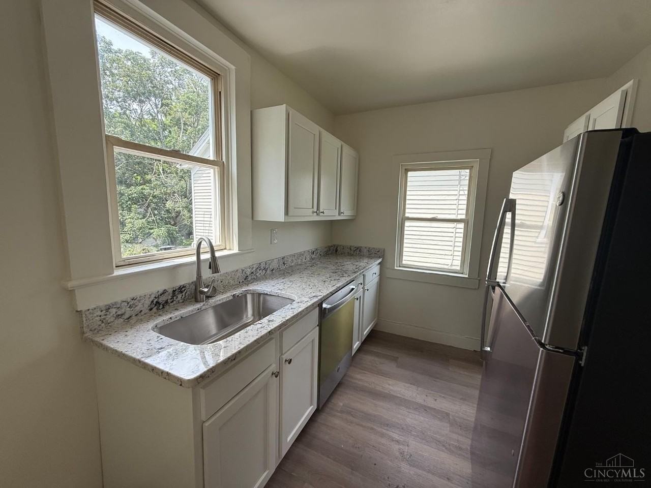 445 E Silver St #3 - Photo 6 of 17