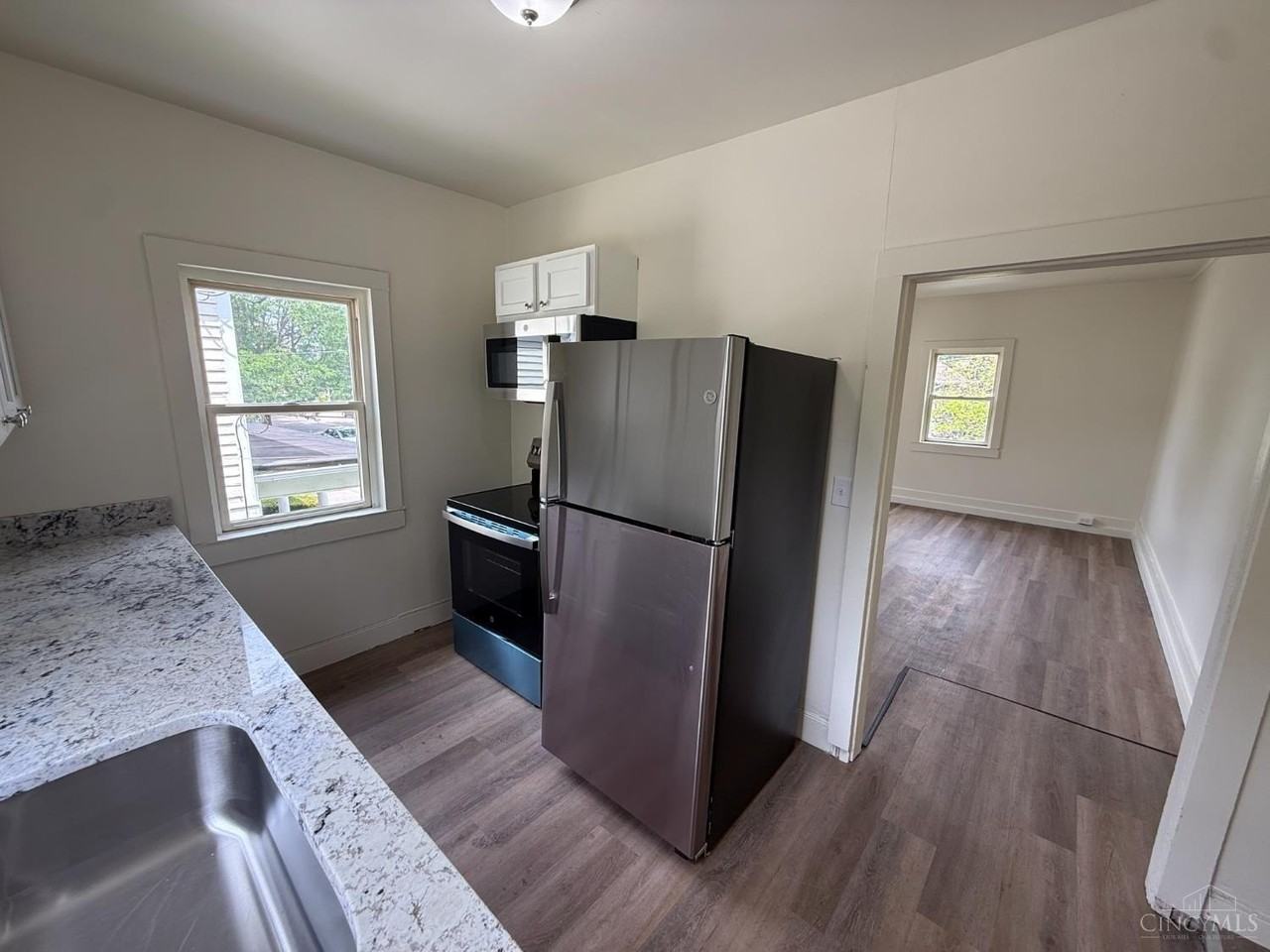 445 E Silver St #3 - Photo 7 of 17
