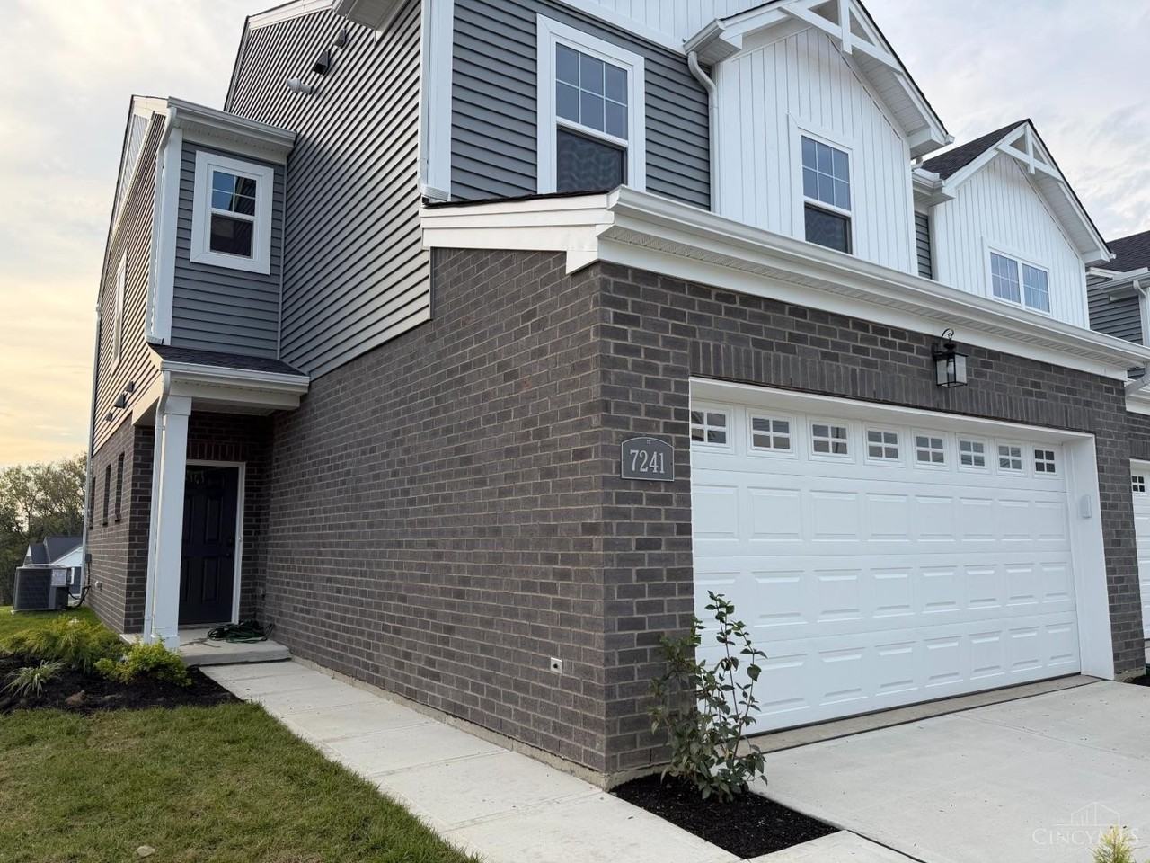 7241 Grandpoint Dr - Photo 2 of 25