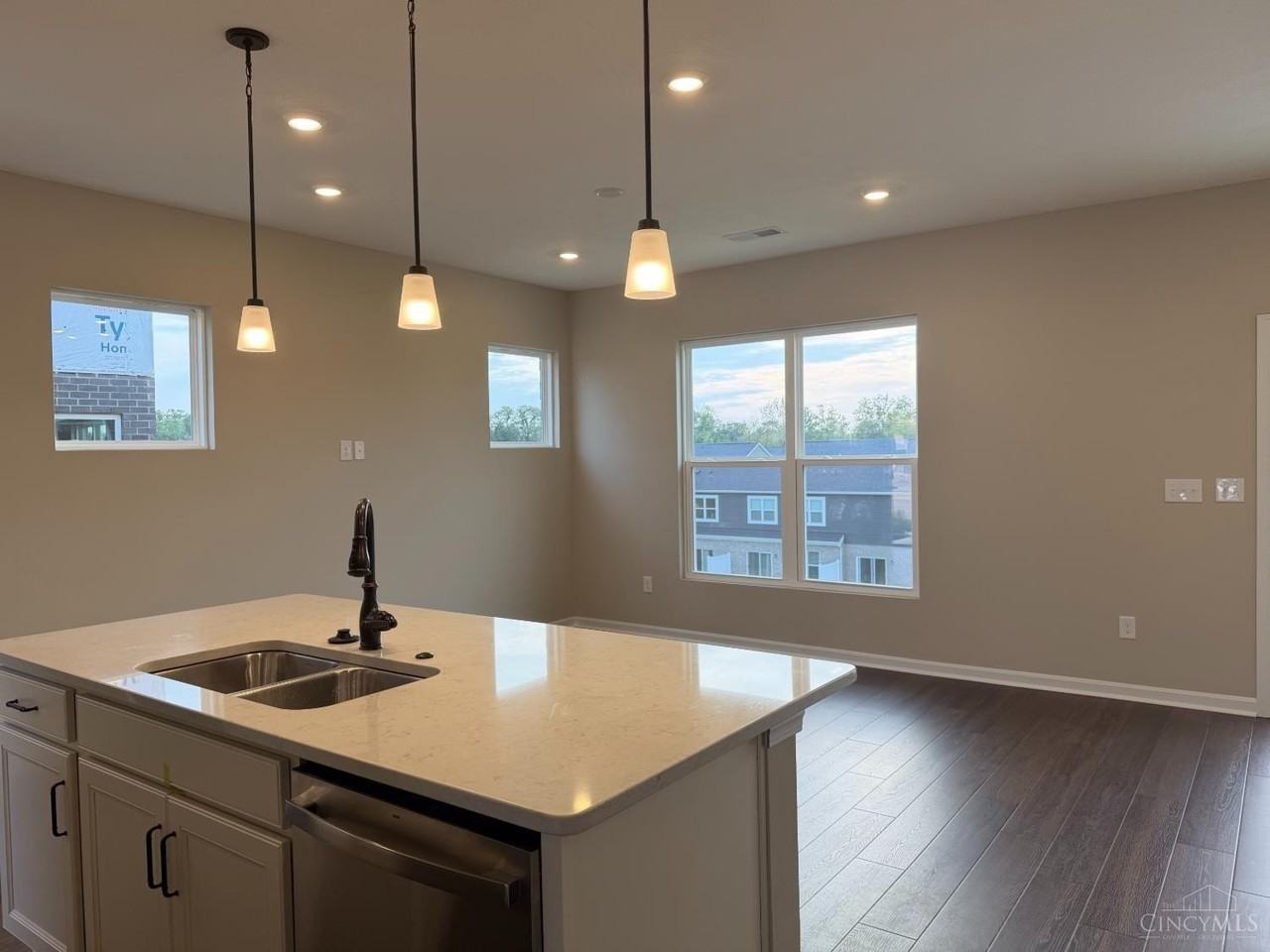 7241 Grandpoint Dr - Photo 3 of 25