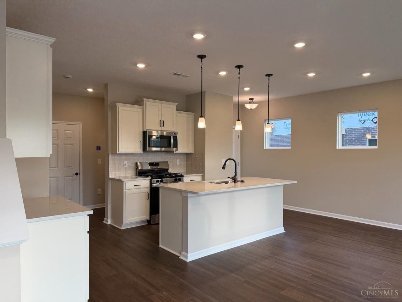 7241 Grandpoint Dr - Photo 5 of 25