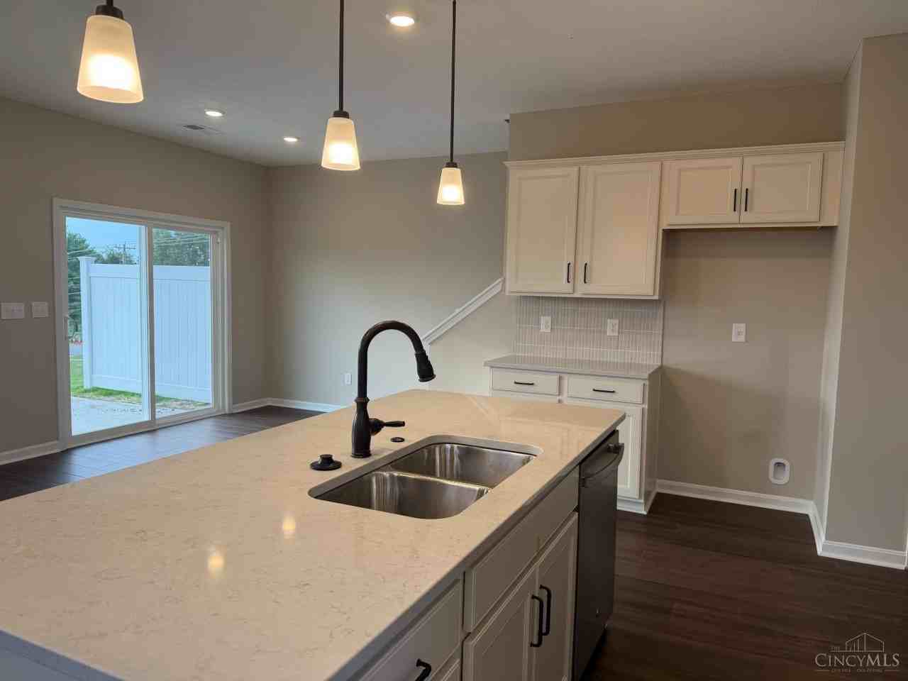 7241 Grandpoint Dr - Photo 6 of 25