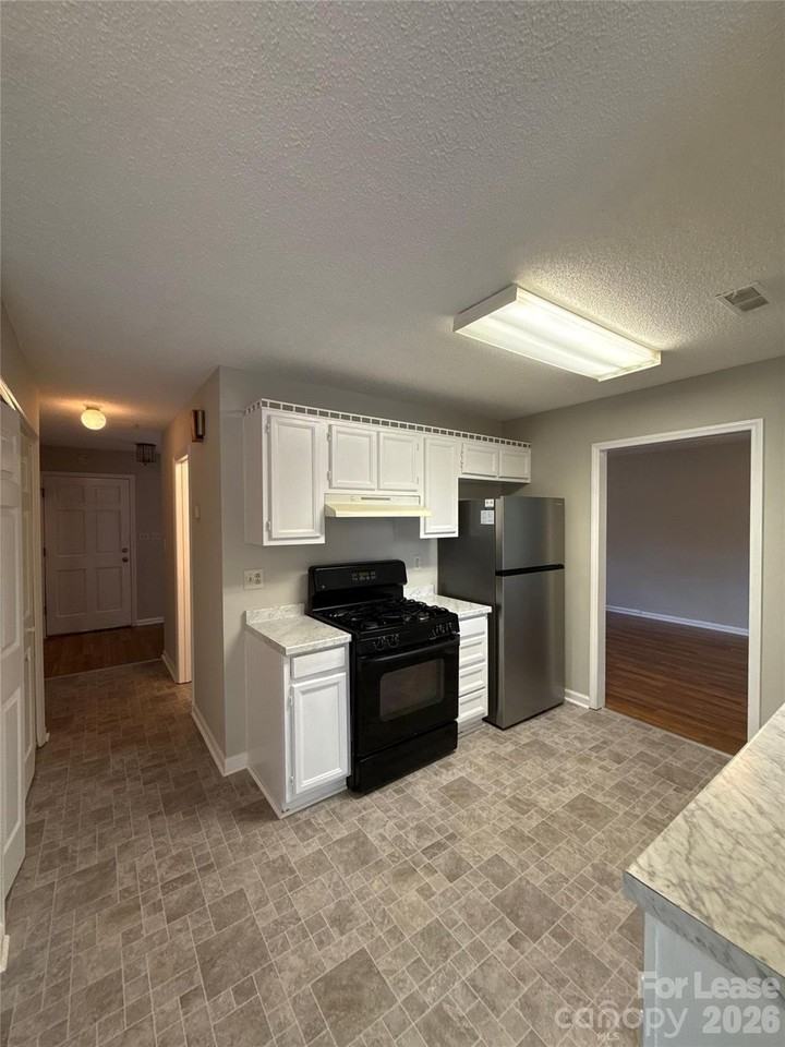 3505 Fortis Ln - Photo 7 of 18