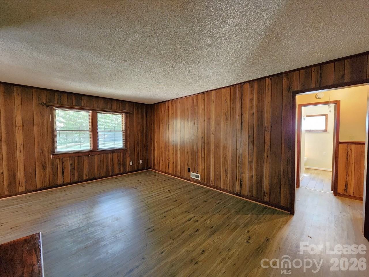 1621 Eastway Dr - Photo 2 of 23