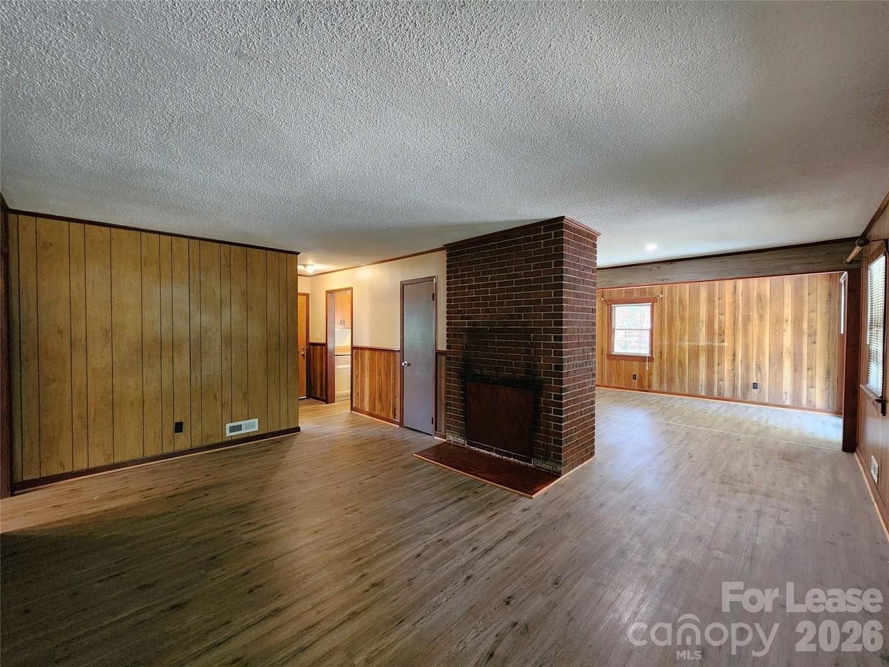 1621 Eastway Dr - Photo 3 of 23