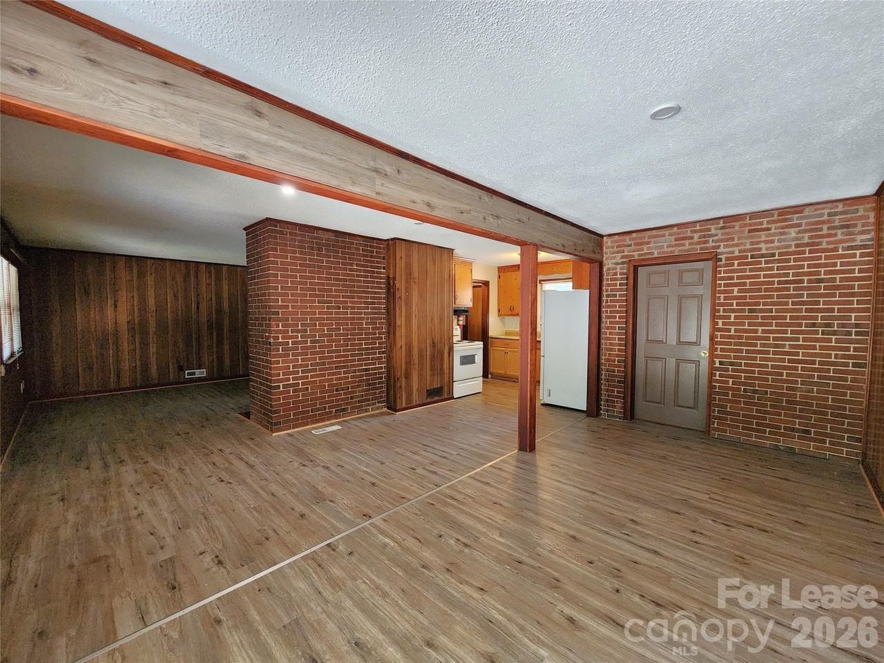 1621 Eastway Dr - Photo 4 of 23