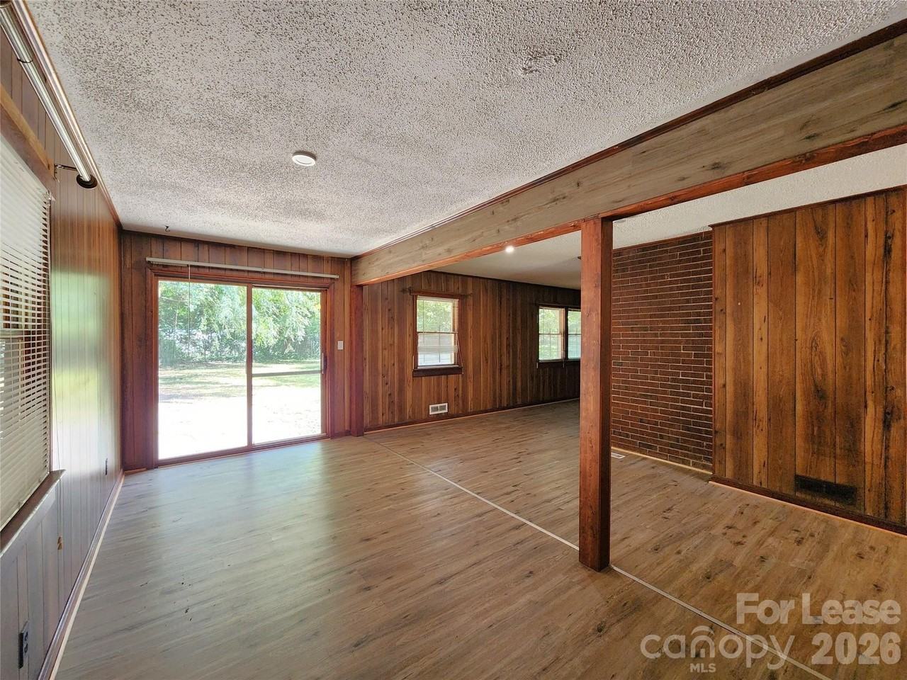 1621 Eastway Dr - Photo 7 of 23