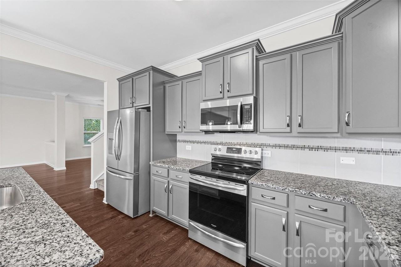 2437 Grinstead Ct - Photo 3 of 48