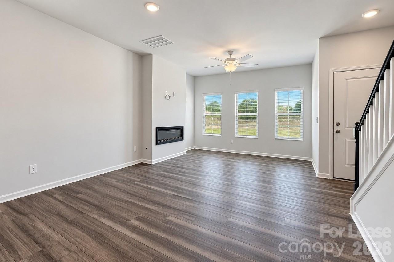 6528 Harlech St - Photo 5 of 26