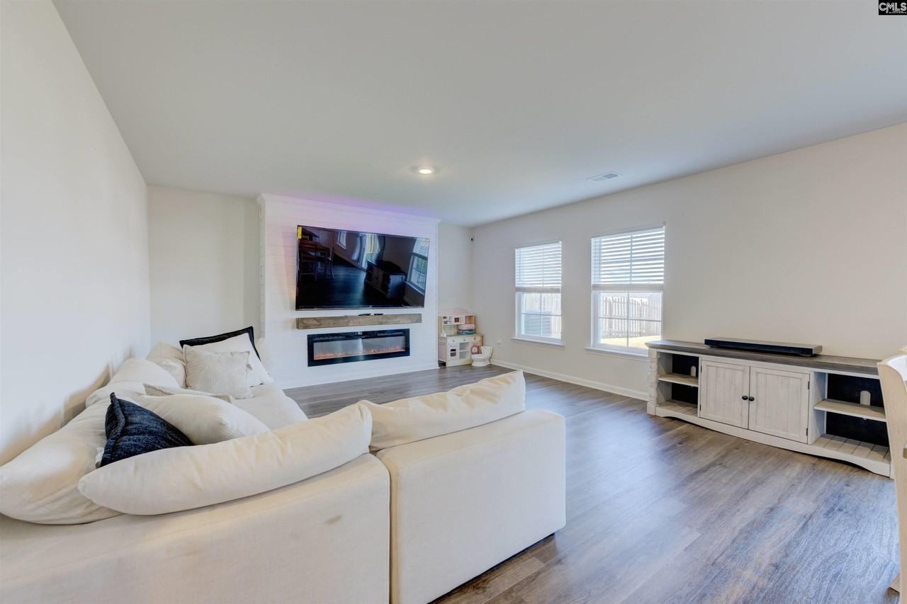 1005 Silver Artic Way - Photo 6 of 25
