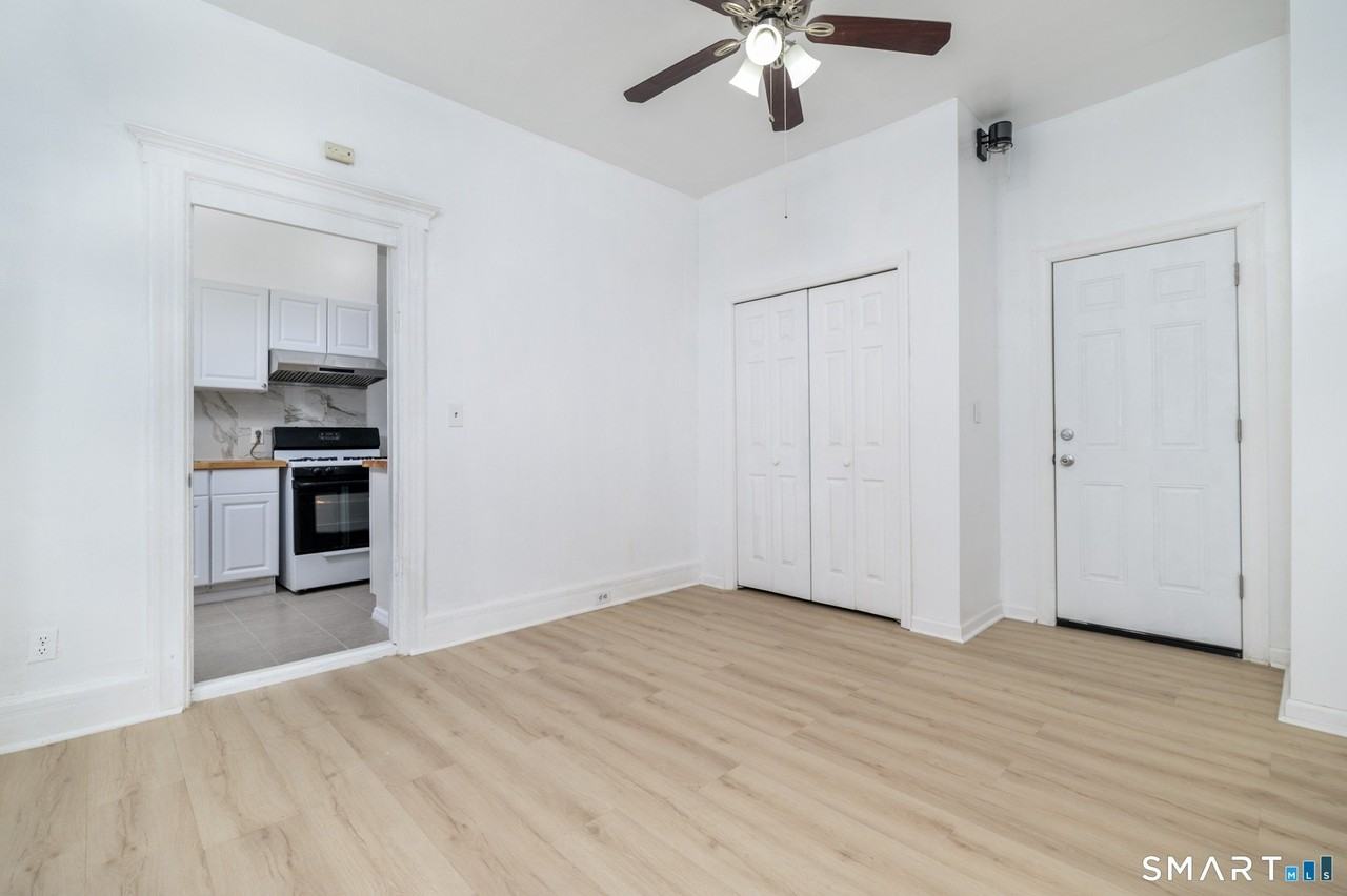 269 Washington Blvd #1 - Photo 4 of 15
