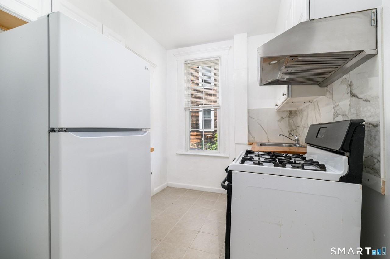 269 Washington Blvd #1 - Photo 7 of 15