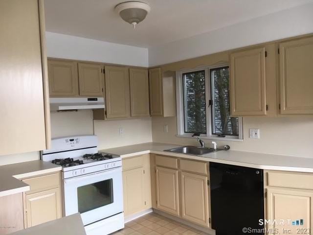 32 Decatur St #2 - Photo 3 of 9