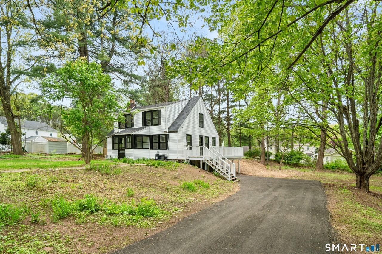 1335 Wolf Hill Rd - Photo 3 of 21