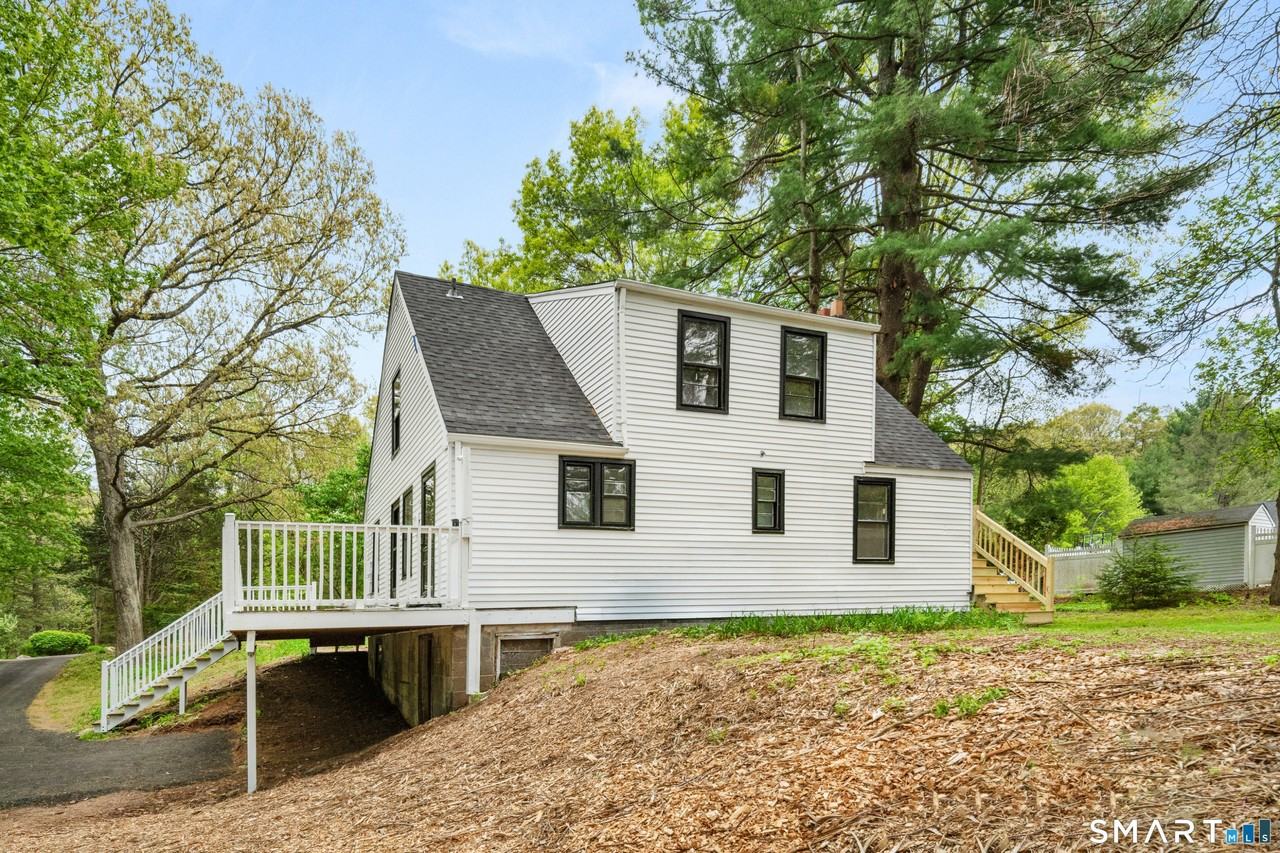 1335 Wolf Hill Rd - Photo 5 of 21