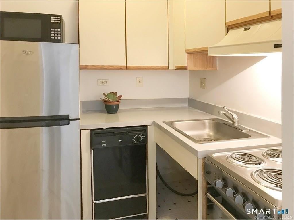 124 Court St #405 - Photo 3 of 7