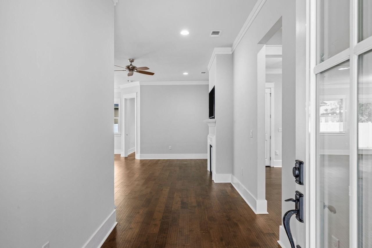 143 Blakely Drew Blvd - Photo 4 of 41