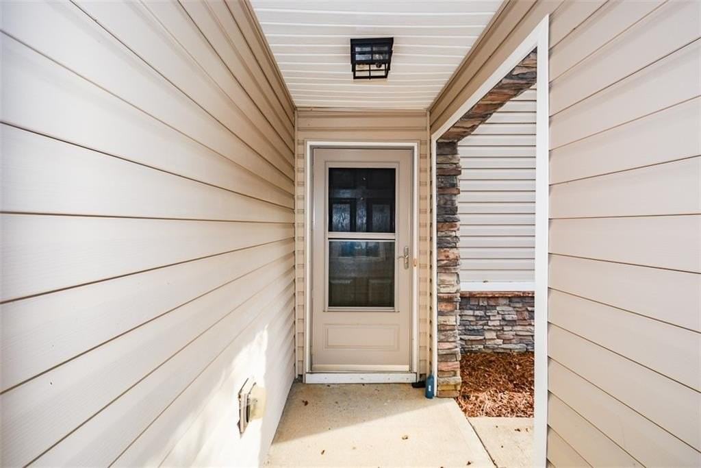 303 Hiawassee Dr - Photo 5 of 50