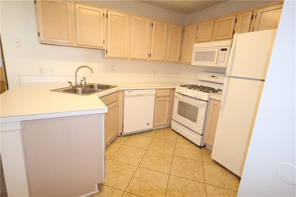 2722 Highland Rdg Nw - Photo 7 of 35