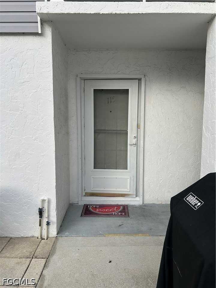 22375 Edgewater Dr #115 - Photo 2 of 5