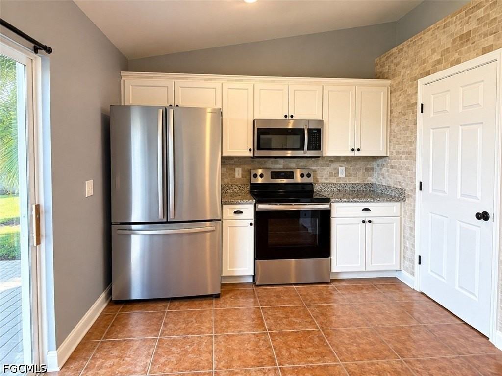1400 Ne 17th Pl - Photo 5 of 9