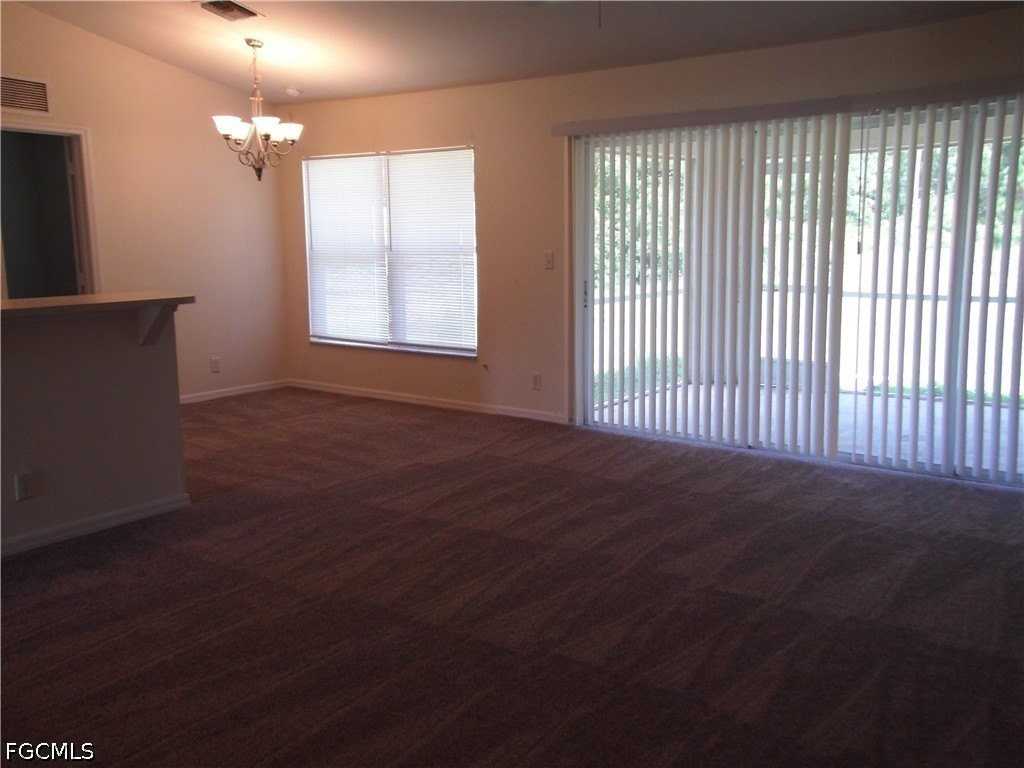 1117 Venetia St - Photo 2 of 10