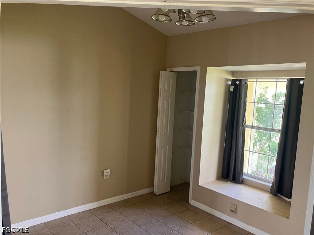 347 Parish Ave - Photo 5 of 13