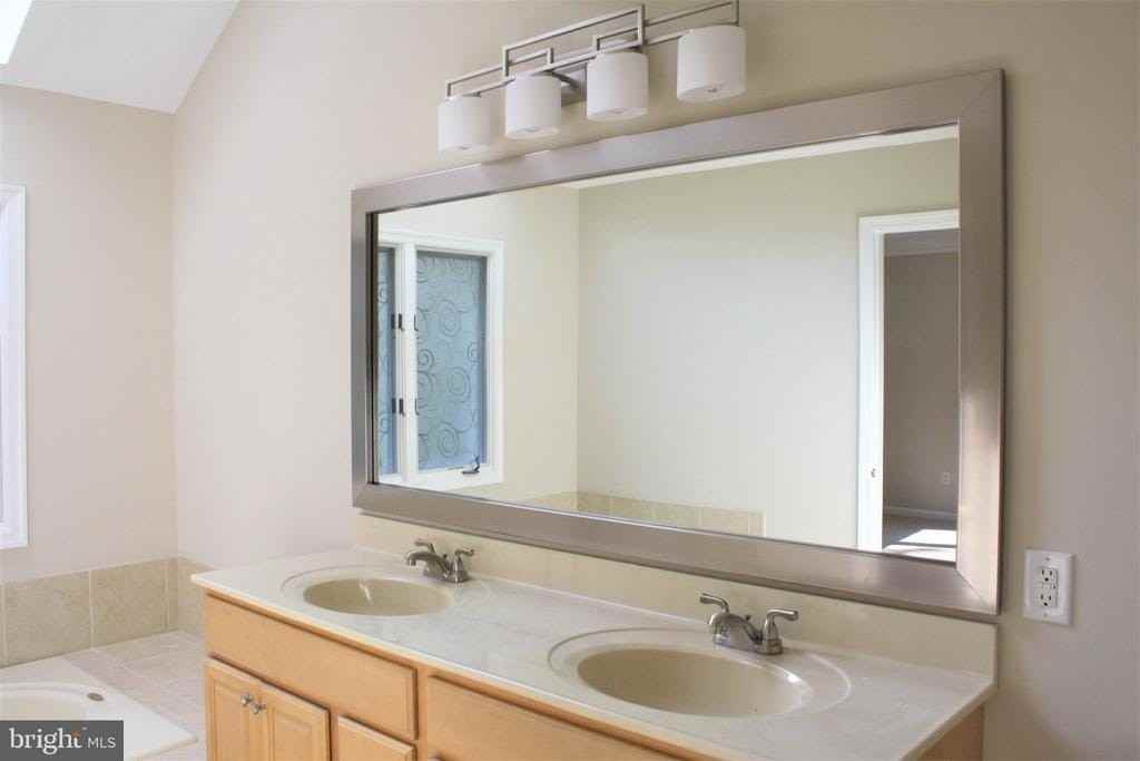 270 Fox Run - Photo 5 of 8