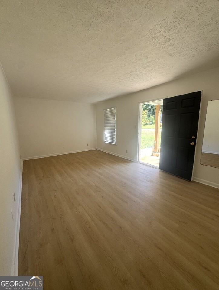 540 Aubrey Dr - Photo 2 of 12