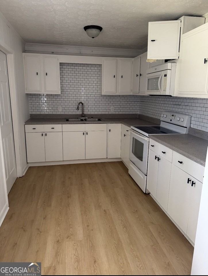 540 Aubrey Dr - Photo 3 of 12