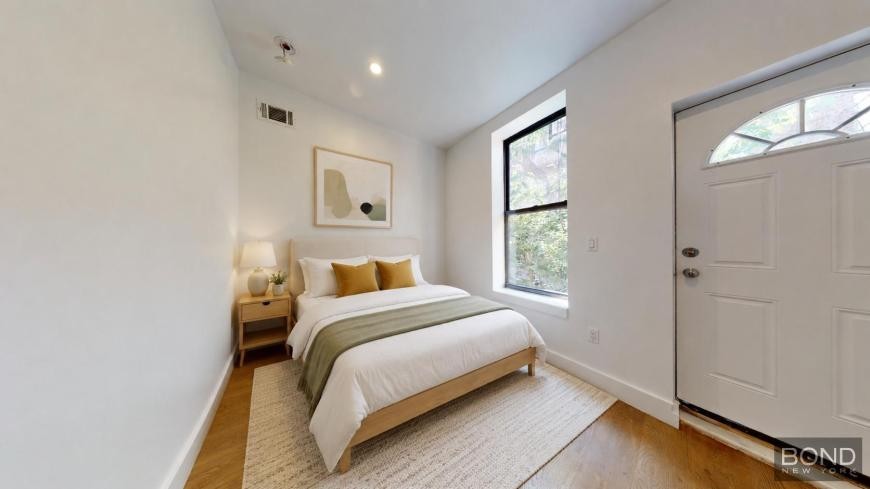 1381 Madison St - Photo 4 of 10