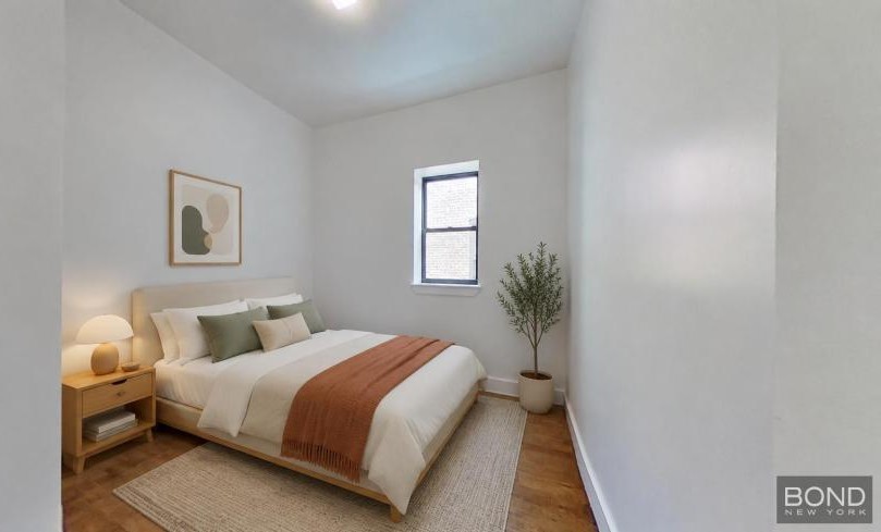 1381 Madison St - Photo 5 of 10