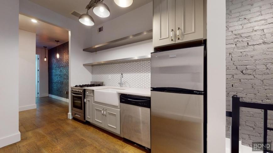 1381 Madison St - Photo 7 of 10