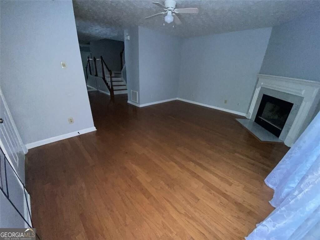 1017 Rock Creek Ln - Photo 3 of 11