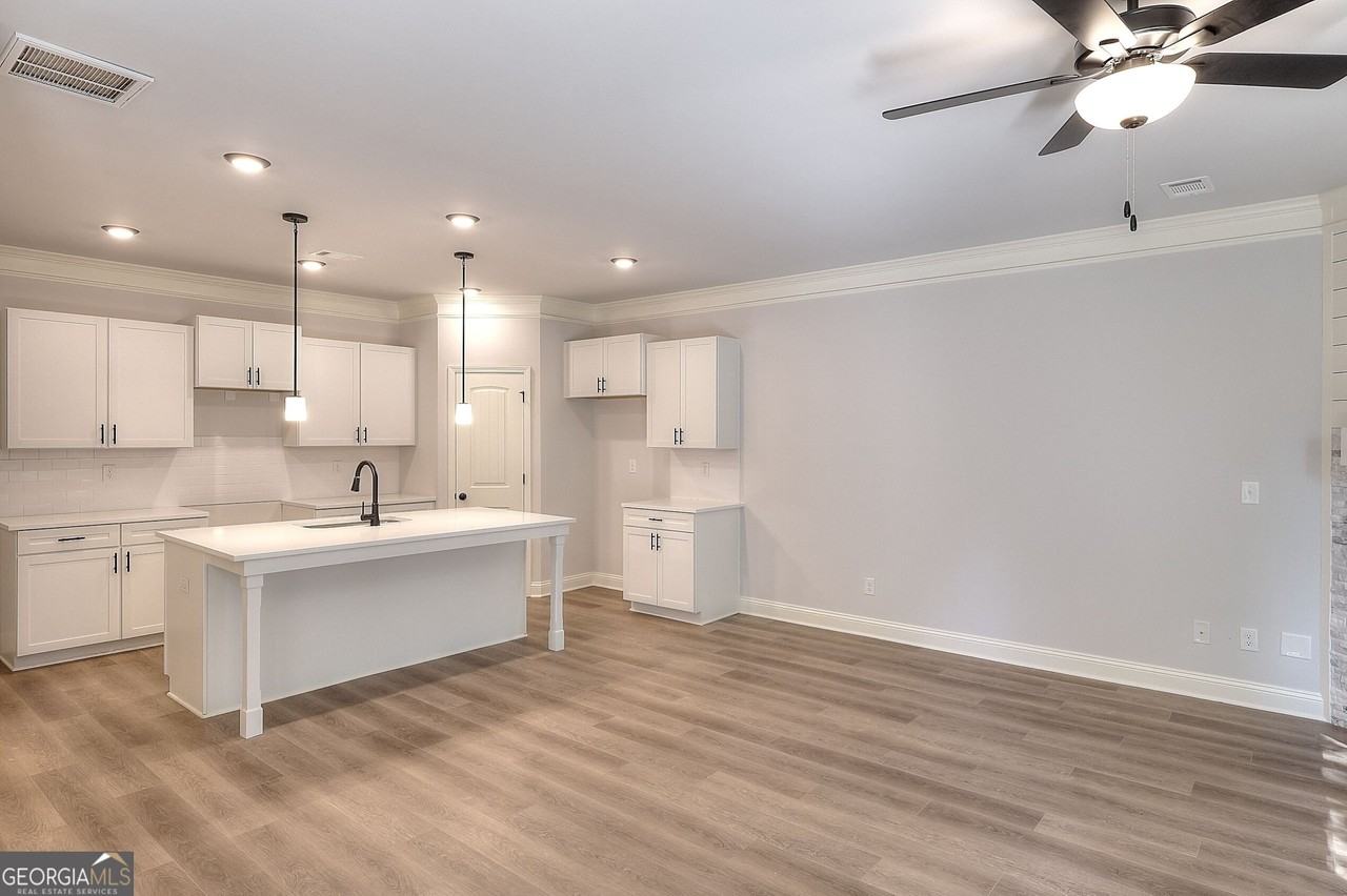 47 Crest Dr #8 - Photo 6 of 34