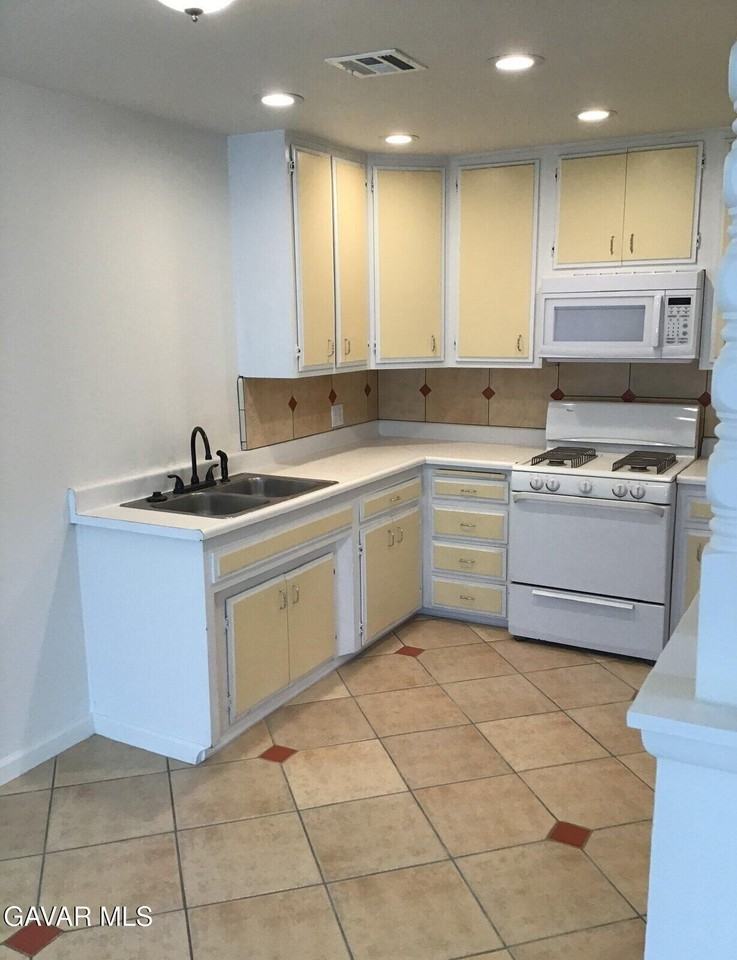 413 E Avenue H14 - Photo 3 of 8