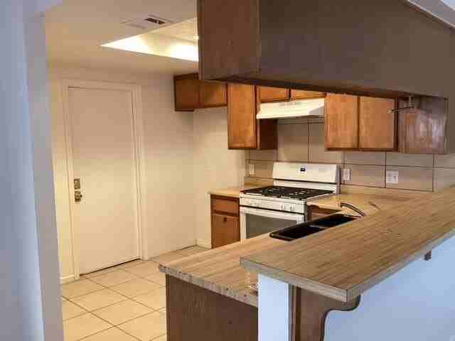 2513 Desert St #C - Photo 5 of 10