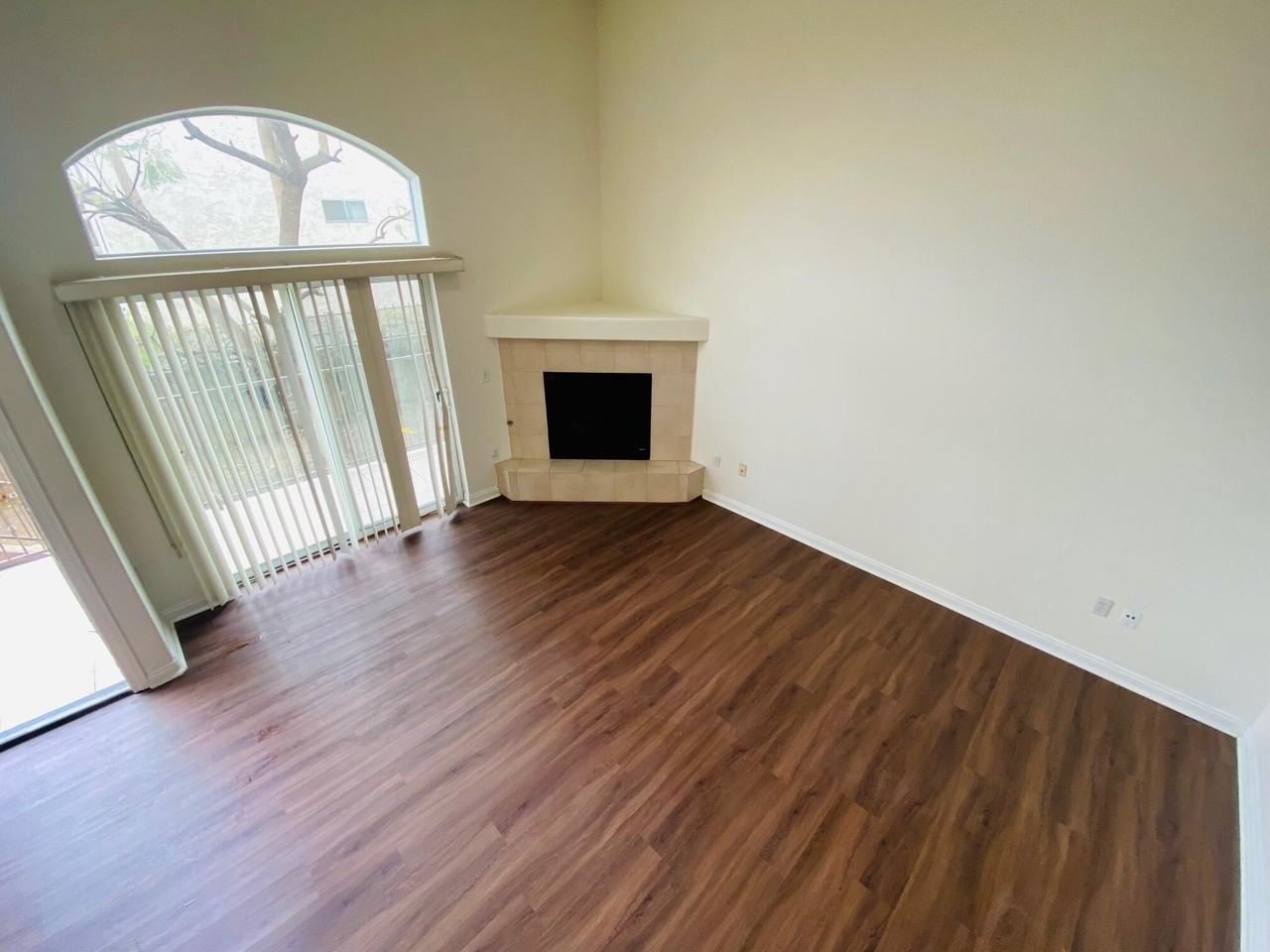 8844 Darby Ave - Photo 3 of 22