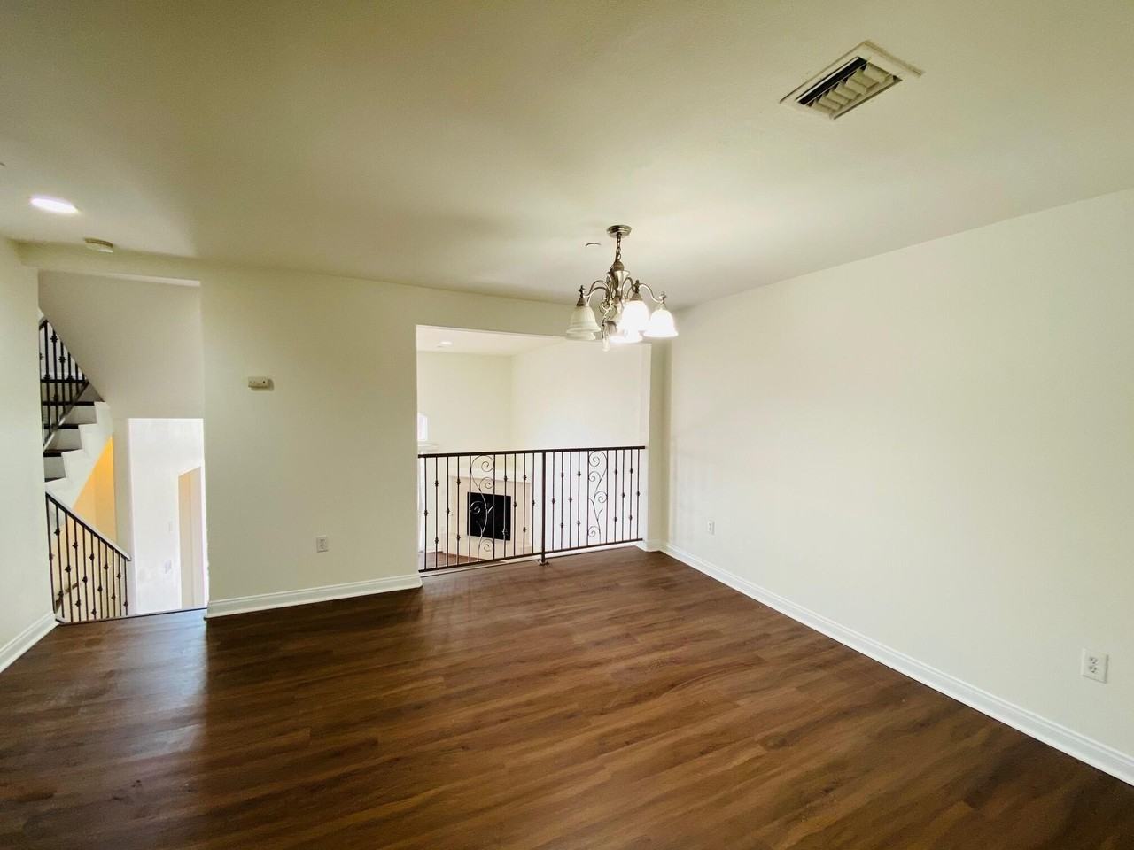 8844 Darby Ave - Photo 5 of 22