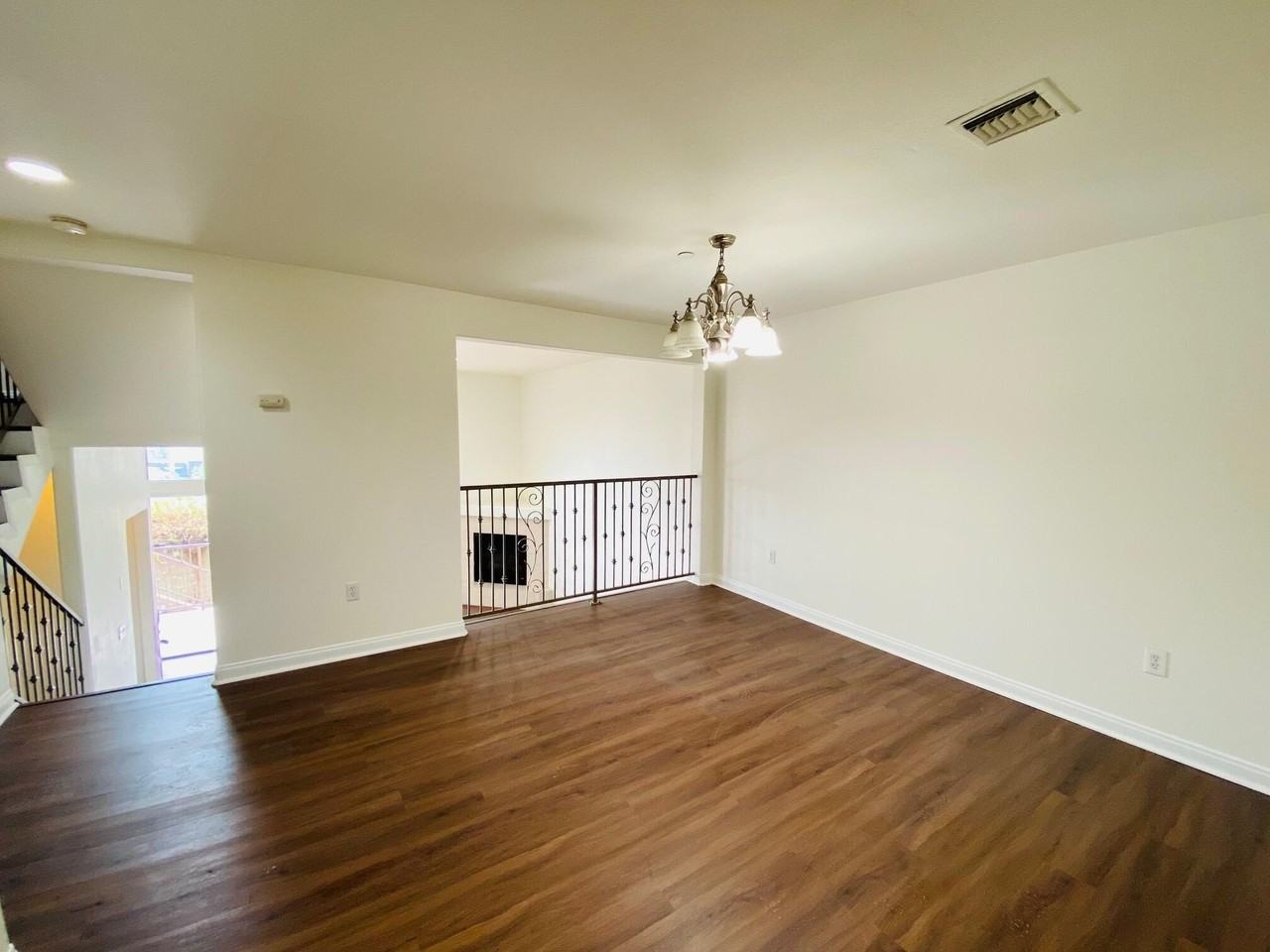 8844 Darby Ave - Photo 6 of 22