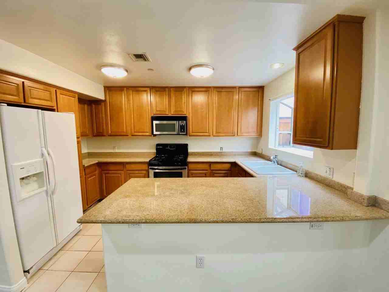 8844 Darby Ave - Photo 7 of 22