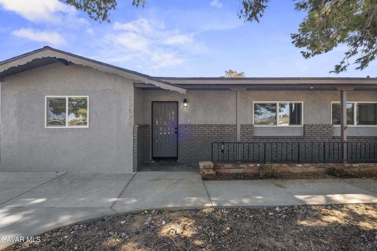 13420 Gilbert St - Photo 2 of 37