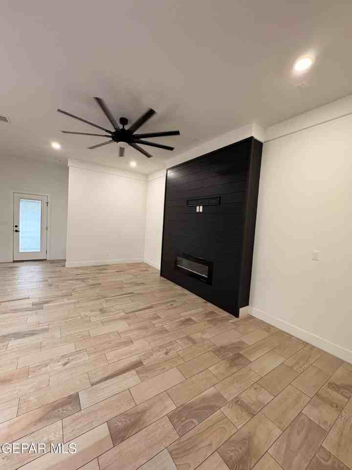 13604 Garforth Ave - Photo 5 of 34
